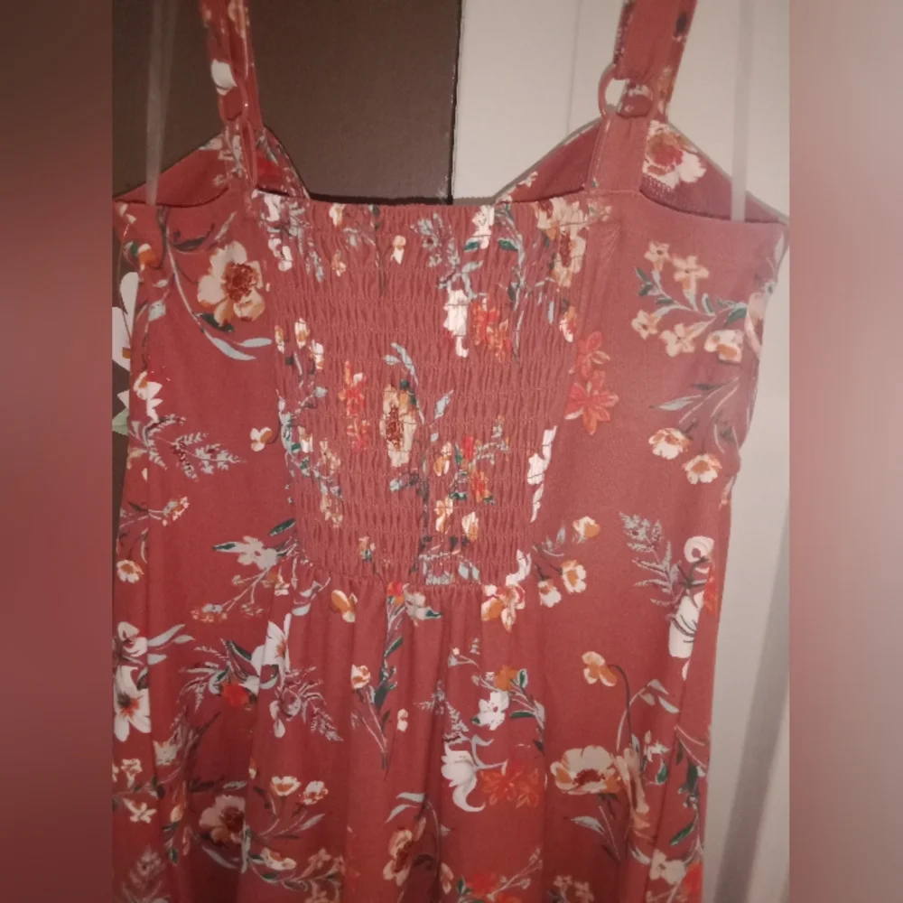 Floral dress 🌸 - Picture 4 of 7